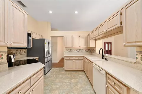 Kitchen - 4611 N Rushmore Loop, Beverly Hills, FL 34465 photo 2 of 5