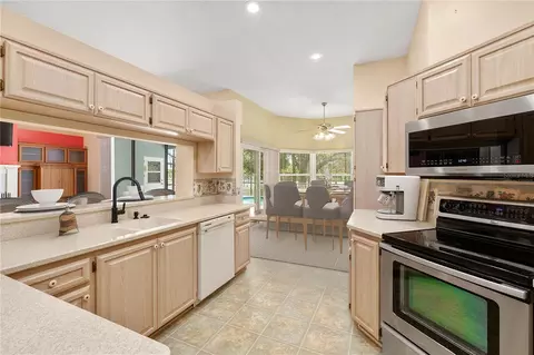 Kitchen - 4611 N Rushmore Loop, Beverly Hills, FL 34465 photo 4 of 5