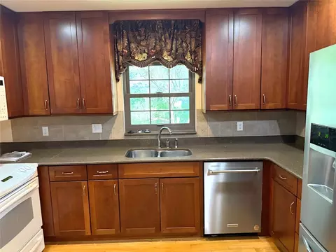 Kitchen - 2143 SE 3rd St, Ocala, FL 34471 photo 2 of 3