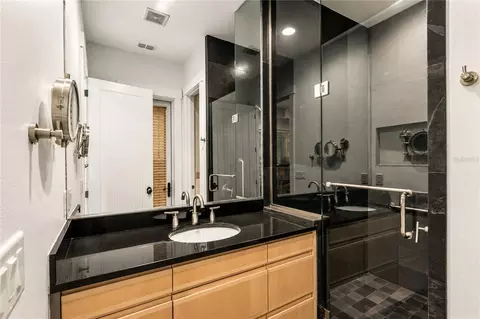 Bath - 5004 SE 5th Ave, Ocala, FL 34480 photo 6 of 7