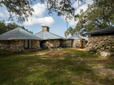 Exterior - 8351 NW 110th St, Reddick, FL 32686 photo 2 of 7
