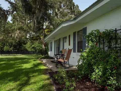 Exterior - 8351 NW 110th St, Reddick, FL 32686 photo 7 of 9