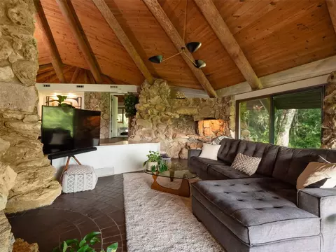 Living - 8351 NW 110th St, Reddick, FL 32686 photo 2 of 3