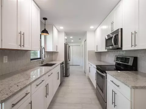 Kitchen - 8351 NW 110th St, Reddick, FL 32686 photo 3 of 3