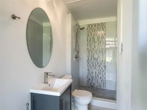 Bath - 8351 NW 110th St, Reddick, FL 32686 photo 4 of 5