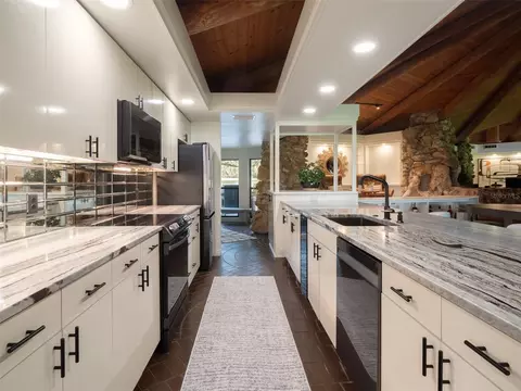 Kitchen - 8351 NW 110th St, Reddick, FL 32686 photo 2 of 3