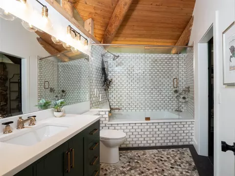 Bath - 8351 NW 110th St, Reddick, FL 32686 photo 3 of 5