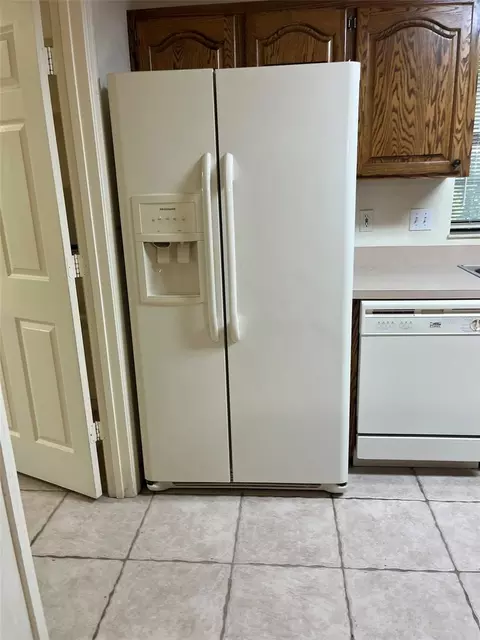 Kitchen - 8451 SW 14th Ln, Okeechobee, FL 34974 photo 2 of 3
