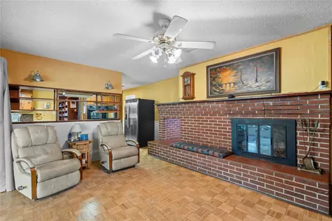 Living - 18951 SE 15th St, Williston, FL 32696 photo 4 of 6