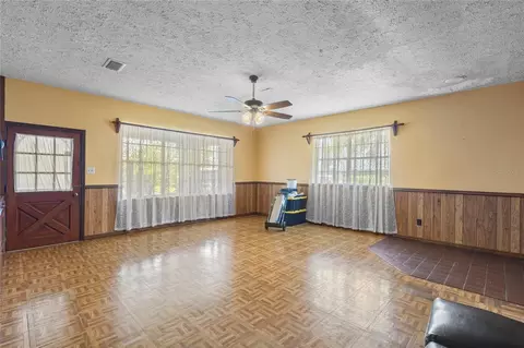 Living - 18951 SE 15th St, Williston, FL 32696 photo 5 of 6