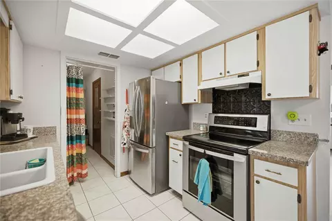 Kitchen - 11151 SW 76th Ave, Ocala, FL 34476 photo 2 of 2