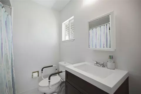 Bath - 11151 SW 76th Ave, Ocala, FL 34476 photo 2 of 3