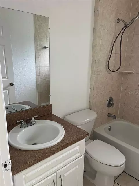 Bath - 3049 SE 38th Ave, Okeechobee, FL 34974 photo 5 of 5