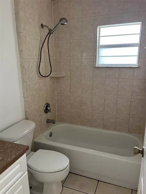 Bath - 3049 SE 38th Ave, Okeechobee, FL 34974 photo 4 of 5