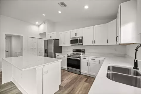 Kitchen - 181 Pine Crse, Ocala, FL 34472 photo 3 of 3