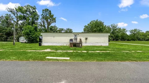 5383 Orange St, Hampton, FL 32044 photo 2