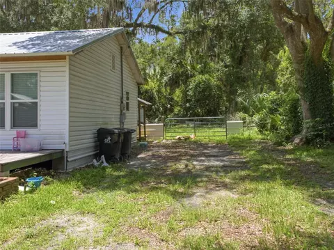 Exterior - 306 SE 2nd St, Williston, FL 32696 photo 4 of 6