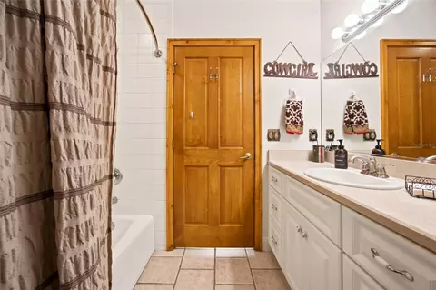 Bath - 2015 NW 35th St, Ocala, FL 34475 photo 5 of 5