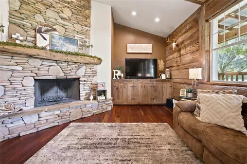 Living - 2015 NW 35th St, Ocala, FL 34475 photo 4 of 10