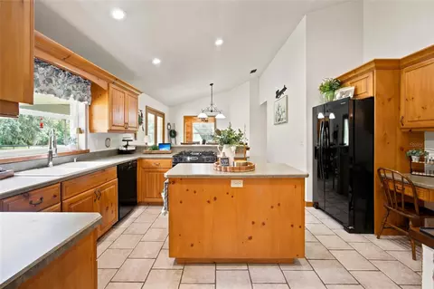 Kitchen - 2015 NW 35th St, Ocala, FL 34475 photo 5 of 7