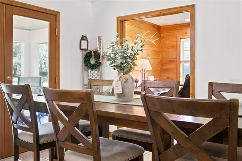 Dining - 2015 NW 35th St, Ocala, FL 34475 photo 2 of 3