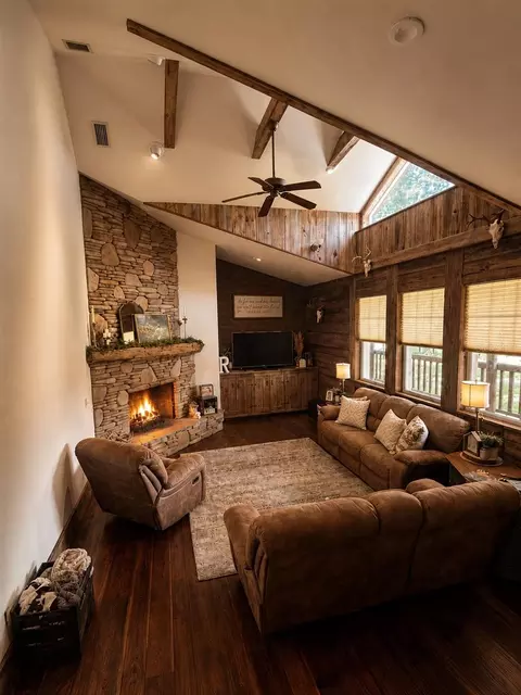 Living - 2015 NW 35th St, Ocala, FL 34475 photo 3 of 10