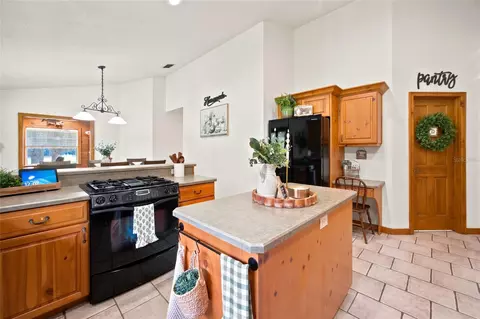 Kitchen - 2015 NW 35th St, Ocala, FL 34475 photo 6 of 7