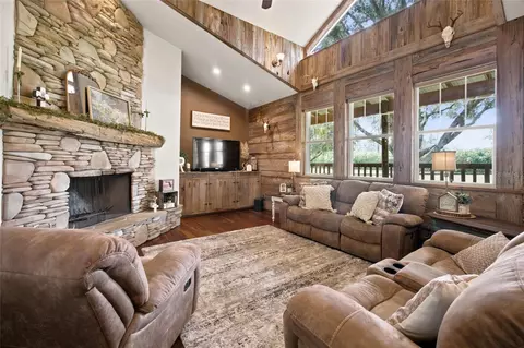 Living - 2015 NW 35th St, Ocala, FL 34475 photo 2 of 10
