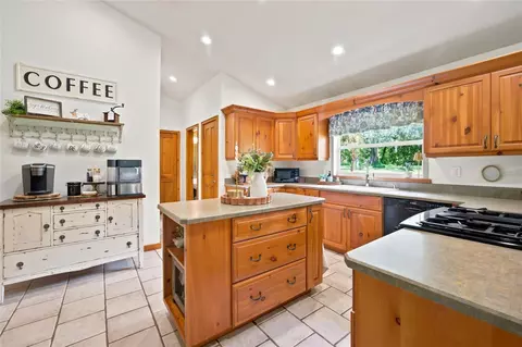 Kitchen - 2015 NW 35th St, Ocala, FL 34475 photo 3 of 7