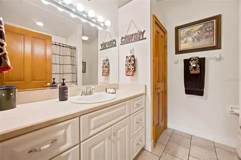 Bath - 2015 NW 35th St, Ocala, FL 34475 photo 4 of 5