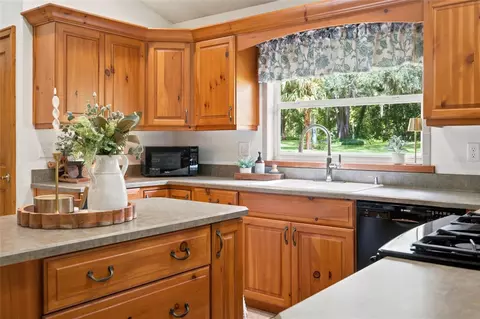 Kitchen - 2015 NW 35th St, Ocala, FL 34475 photo 4 of 7