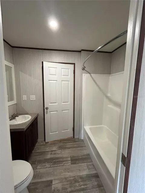 Bath - 11231 NE 60th St, Bronson, FL 32621 photo 5 of 5