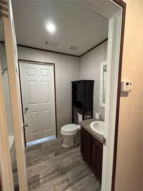 Bath - 11231 NE 60th St, Bronson, FL 32621 photo 4 of 5
