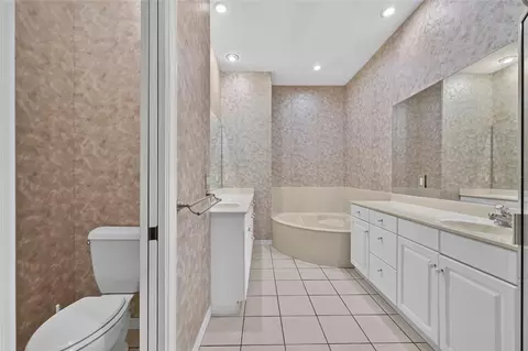 Bath - 4588 NE 4th St, Ocala, FL 34470 photo 3 of 4