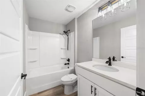 Bath - 6771 Cherry Rd, Ocala, FL 34472 photo 2 of 2