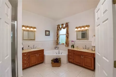 Bath - 12345 NE 14th Ave, Anthony, FL 32617 photo 2 of 5