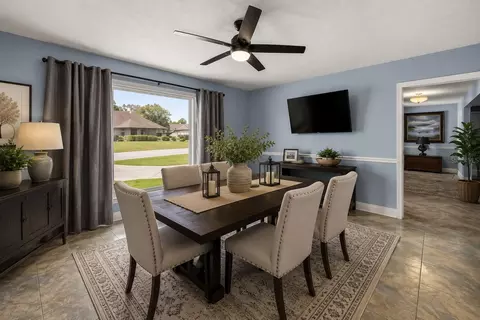 Dining - 2611 SE 27 St, Ocala, FL 34471 photo 2 of 2
