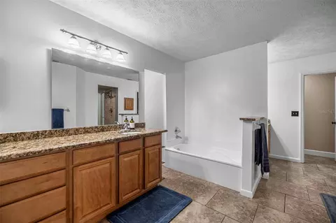 Bath - 2611 SE 27 St, Ocala, FL 34471 photo 2 of 5