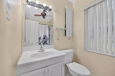 Bath - 602 SE 19th St, Ocala, FL 34471 photo 3 of 5