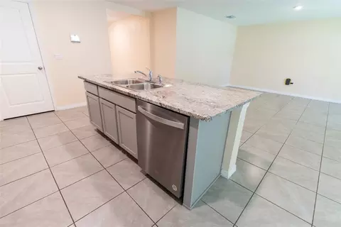 Kitchen - 6747 SE 3rd Loop, Ocala, FL 34472 photo 4 of 9
