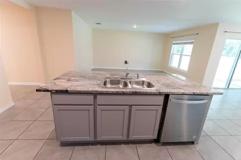 Kitchen - 6747 SE 3rd Loop, Ocala, FL 34472 photo 6 of 9