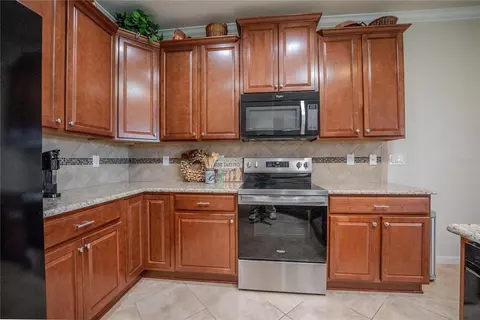 Kitchen - 9160 SW 70th Loop, Ocala, FL 34481 photo 4 of 5