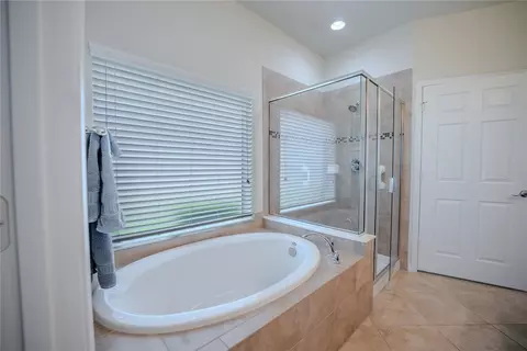 Bath - 9160 SW 70th Loop, Ocala, FL 34481 photo 2 of 5