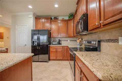 Kitchen - 9160 SW 70th Loop, Ocala, FL 34481 photo 3 of 5