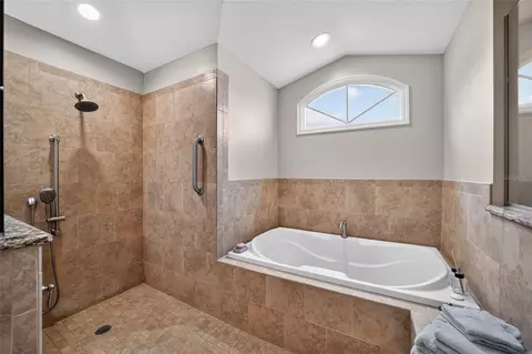 Bath - 2319 SE 30th St, Ocala, FL 34471 photo 3 of 4