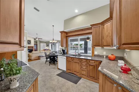 Kitchen - 2319 SE 30th St, Ocala, FL 34471 photo 4 of 5