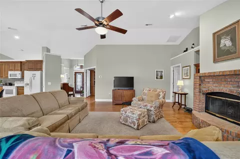 Living - 2319 SE 30th St, Ocala, FL 34471 photo 4 of 7