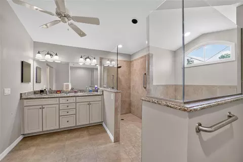 Bath - 2319 SE 30th St, Ocala, FL 34471 photo 2 of 4