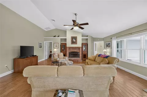 Living - 2319 SE 30th St, Ocala, FL 34471 photo 2 of 7