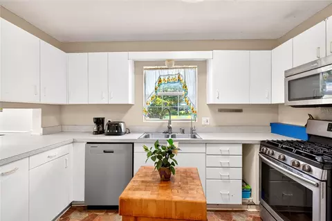 Kitchen - 20934 Third Ave, Dunnellon, FL 34431 photo 3 of 3